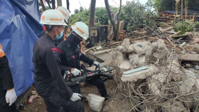 Polri Terjunkan Alat Weber Rescue untuk Pembersihan Puing-Puing Pasca Gempa Cianjur