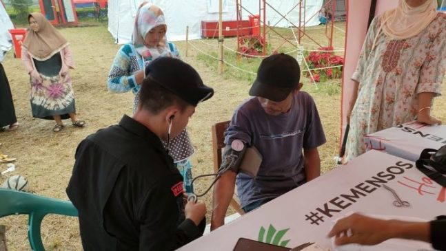 Tim Kesehatan Lapangan Polri Diterjunkan untuk Cek Kesehatan di Posko Pengungsian Korban Gempa Cianjur