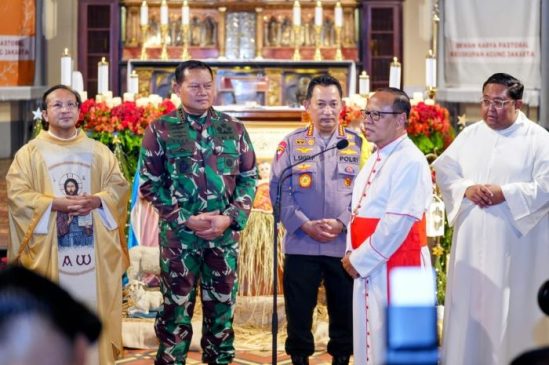 Tinjau Gereja di Malam Natal, Kapolri Pastikan TNI-Polri Beri Rasa Aman Sepanjang Nataru