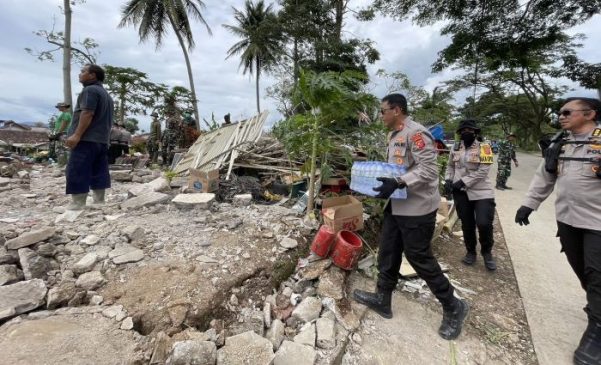 Wakapolda Jabar Cek Pembersihan Puing Material Bangunan Dampak Gempa Cianjur