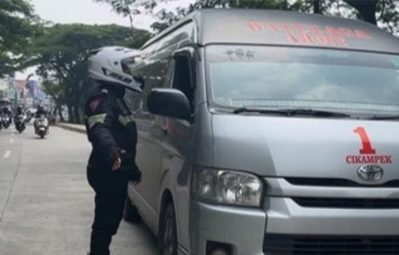 Patroli Prekat Andalan Polisi yang Humanis di Karawang