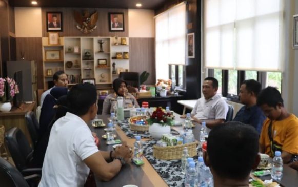 Polisi Fasilitasi Mediasi Pihak Keluarga Tersangka dengan PT Ciomas Terkait Penanganan Perkara Penggelapan Pakan Ternak