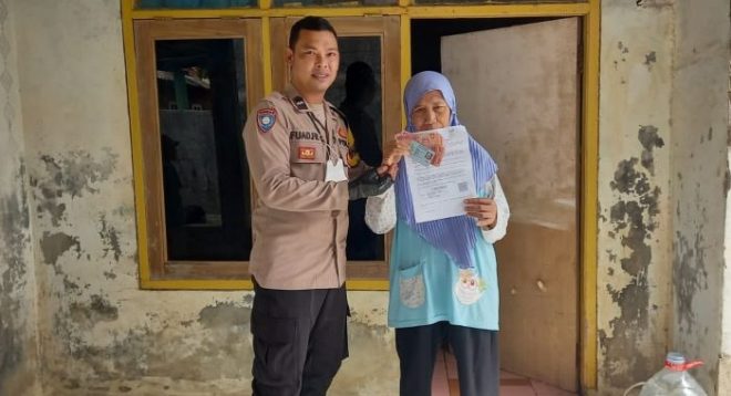 Polisi Pantau Tiga BLT yang Disalurkan ke Warga Telukjambe Timur