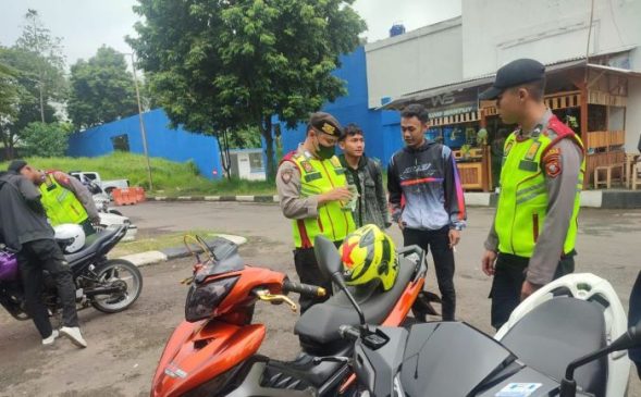 Polisi Serukan Taati Tertib Berlalulintas Kepada Pengendara Motor Komunitas di Wilkum Polres Kuningan