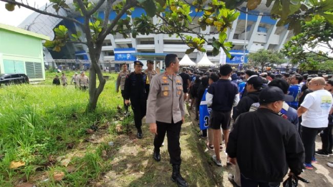 Sat Brimob Polda Jabar Terjunkan Pasukan Amankan Persib VS PSS Sleman di Stadion GBLA