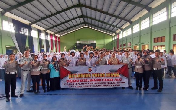 Hari Ke-4 Ops Keselamatan Lodaya Tahun 2023 Dit Lantas Polda Jabar Memberikan Sosialisasi ke SMAN 27 Bandung