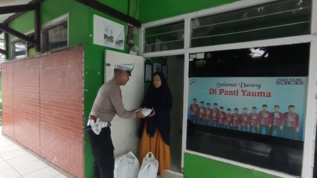 Jumat Berkah, Polisi Berbagi Kunjungi Panti Yauma di Majalengka