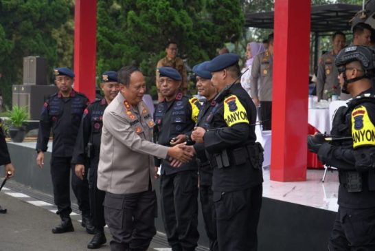 Kapolda Kunjungi Sat Brimob Polda Jabar Saksikan Peragaan Penanggulangan Geng Motor