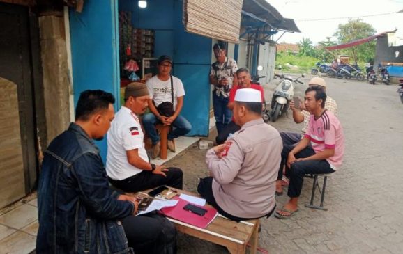 Kegiatan Jumat Curhat, Polisi Bertatap Muka dengan Kepala Desa, Tokoh Masyarakat dan Tokoh Pemuda