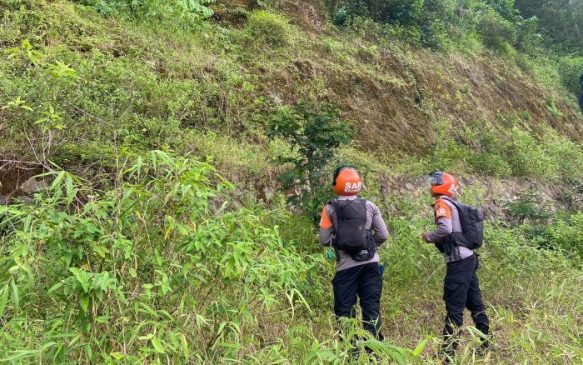 Patroli SAR Sat Brimob Polda Jabar Lakukan Pemantauan Tebing di Wilayah Kecamatan Cipanas Cianjur