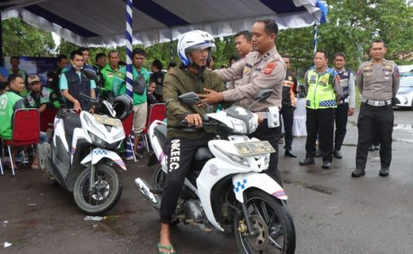Polisi Berikan Edukasi Para Driver Ojol dan Opang Berlalulintas yang Baik