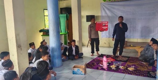 Polisi Sosialisasikan Bahaya Narkoba Kepada Pelajar di Sukabumi
