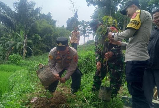 Polisi di Bantarujeg Gagas Penghijauan Areal Rawan Bencana Alam