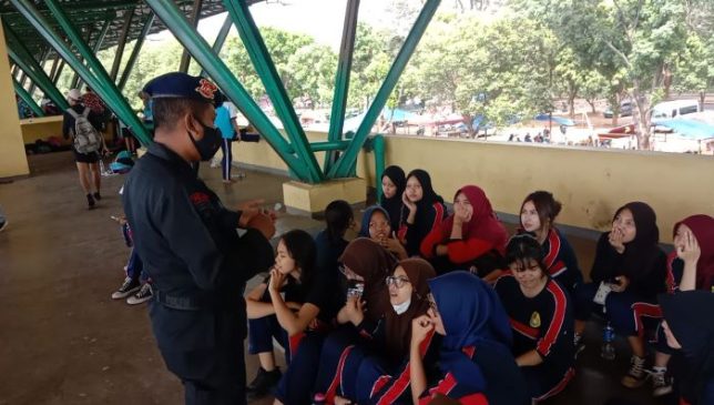 Sat Brimob Polda Jabar Sambang Kumpulkan Anak Muda dan Berikan Imbauan Harkamtibmas