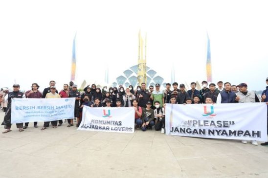 Tedy Rusmawan Apresiasi Aksi Beberesih Masjid Al Jabbar