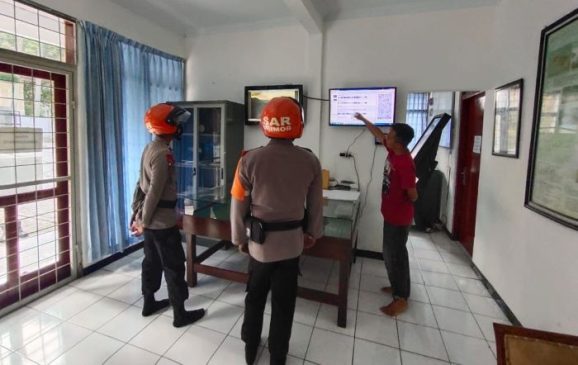 Tim SAR Sat Brimob Polda Jabar Laksanakan Patroli ke Kantor Pusat Vulkanologi BMKG Gunung Tangkuban Parahu