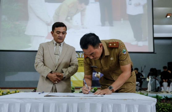 Dedi Supandi Resmi Serahkan Jabatan Kepada Wahyu Mijaya Sebagai Kadisdik Jabar