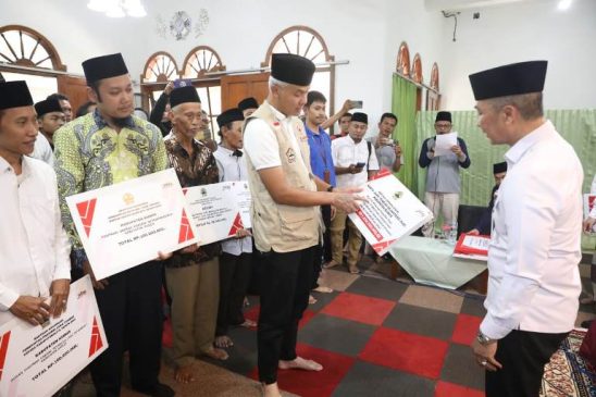 Ganjar Pranowo, Memulai Transisi Energi Lewat PLTS Rooftop di Pesantren