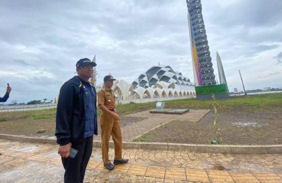Hari Pertama Penutupan Masjid Al-Jabbar, Tedy Rusmawan Lakukan Monitoring