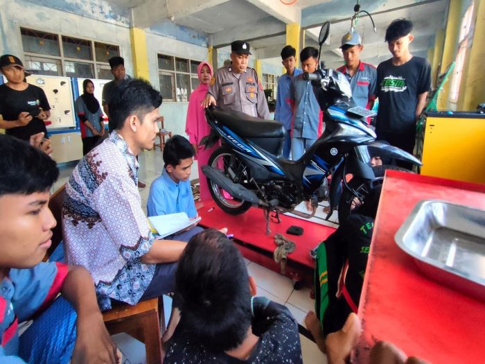 Ini Polisi Inspiratif yang Rela Sisihkan Gajinya untuk Biayai Ratusan Anak Tak Mampu