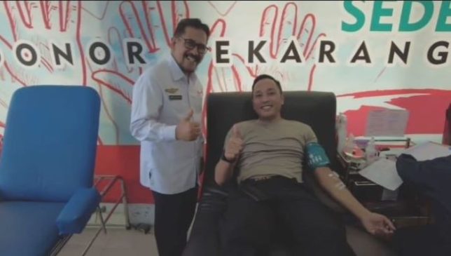 Polisi Donor Darah di PMI Garut untuk Warga Garut yang Membutuhkan