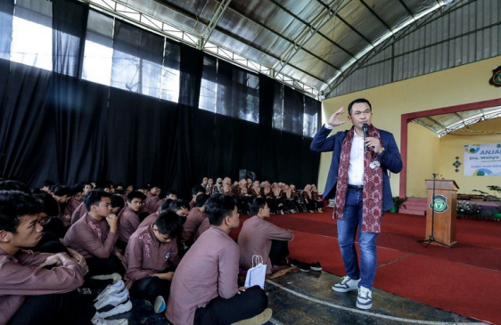 Wahyu Mijaya Lakukan Kunjungan Perdana ke Sekolah