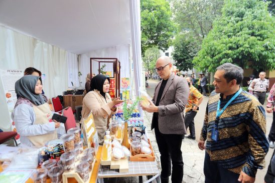 Edwin Senjaya Hadiri Bazar Sembako Murah INTIfest Ramadhan 2023