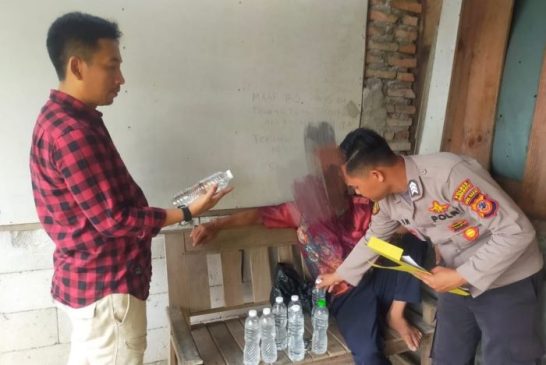 Gelar Ops Pekat, Polisi Amankan Botol Miras Jenis Ciu di Indramayu