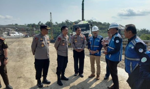 Jelang Arus Mudik Lebaran 2023, Kapolda Jabar Cek Jalur Tol Cisumdawu