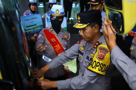 Kapolda Jabar Cek Kesiapan Armada Bus di Terminal Leuwi Panjang Jelang Idul Fitri 1444 Hijriyah