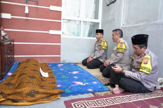 Kapolda Jabar Takziah ke Rumah Duka Almarhumah Hartati, Istri AKBP Judi Gunawan