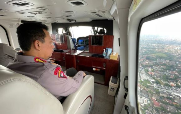 Kapolri Listyo Sigit Naik Heli Pantau Langsung Arus Mudik di Jalan Tol dan Arteri