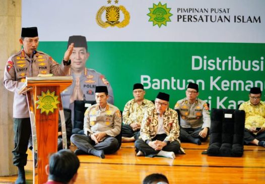 Kerjasama Bareng PP Persis, Kapolri Salurkan 30 Ribu Sembako ke Warga yang Membutuhkan