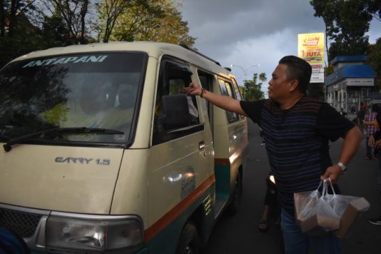 Konsisten, PWI-IKWI Kota Bandung Tebar Kebaikan dengan Membagikan Takjil Gratis