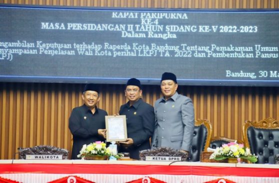 DPRD Kota Bandung Gelar Paripurna Bahas Pelayanan Pemakaman Umum, LKPJ, dan Kerja Sama