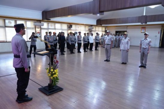 Wakapolda Jabar Pimpin Upacara Kenaikan Pangkat ASN Polda Jabar Periode 1 April 2023