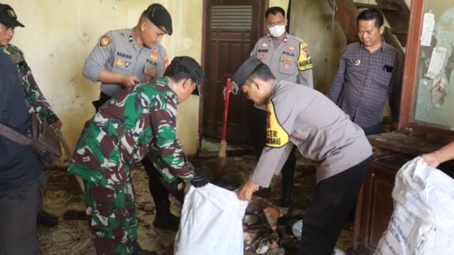Bersinergi, Tiga Pilar Bersihkan Rumah Seorang Dokter yang Viral di Medsos