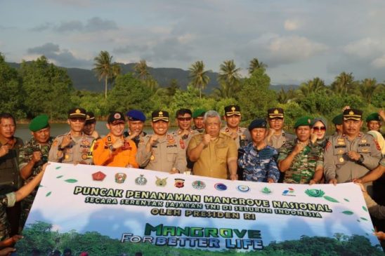 Dibuka Presiden Jokowi, Kapolres Hadiri Puncak Penanaman Mangrove Nasional