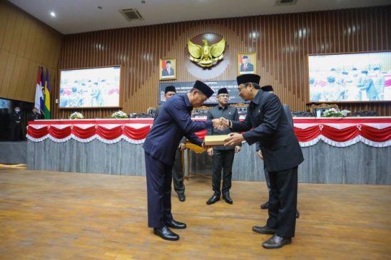 Dua Raperda Kota Bandung Disahkan