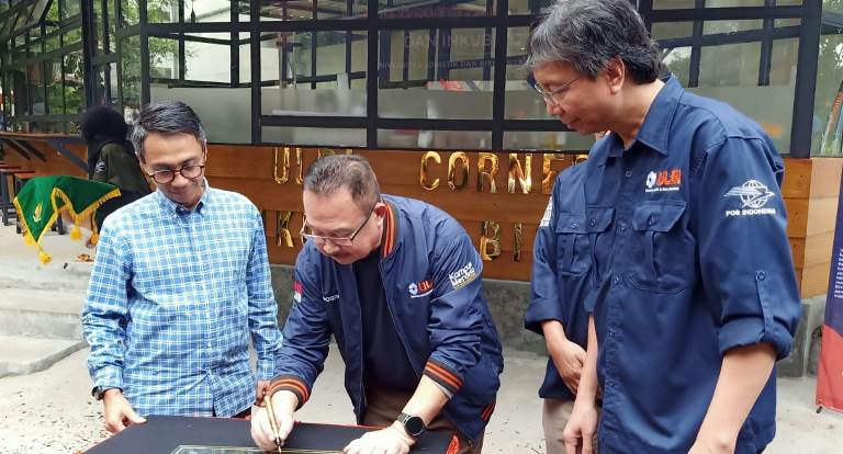 Komisaris Utama Bersama Dirut Pos Indonesia Hadiri Rangkaian Acara Dies Natalis ke-1 ULBI