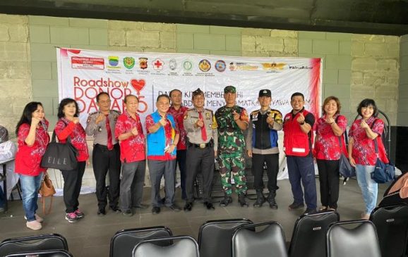 Sinergitas TNI Polri Warnai Baksos Donor Darah di PVJ Mall Bandung