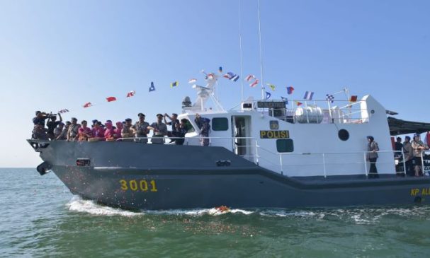 Dalam Rangka Memperingati HUT Bhayangkara ke-77, Dit Pol Airud Polda Jabar Laksanakan Upacara Tabur Bunga di Laut