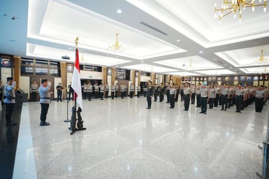 Kapolri Listyo Sigit Sematkan Tanda Kehormatan Bintang Bhayangkara Pratama ke 22 Pati Polri