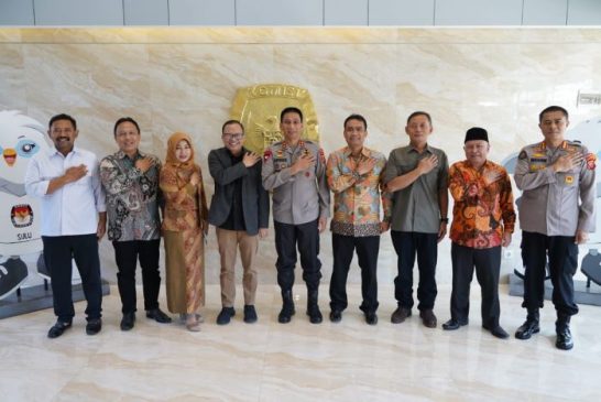 Kunjungan Kerja Sekaligus Silaturahmi Kapolda ke KPU dan Bawaslu Jabar