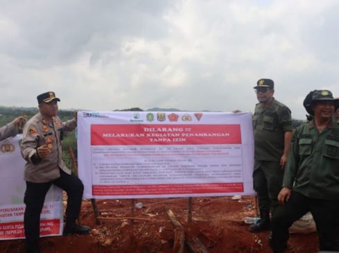 Polisi Bersama Tim Gabungan Lakukan Penutupan Tambang Emas Ilegal di Sukabumi