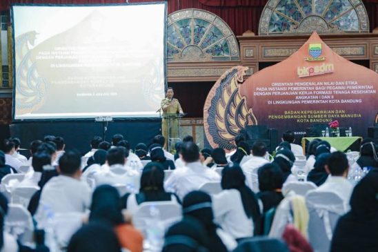 Ema Sumarna Harapkan PPPK Kota Bandung Harus Jadi Pelayan Publik