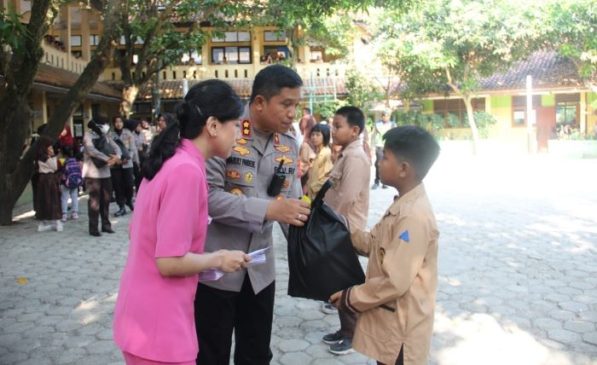 Gelar Santunan Anak Yatim Sebagai Wujud Kepedulian Polri Kepada Masyarakat di Sukabumi