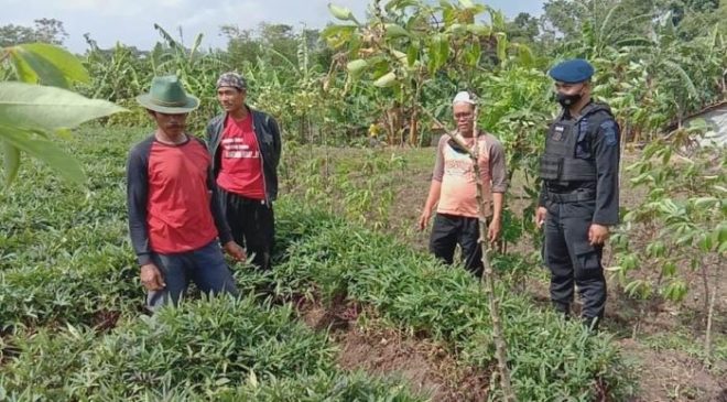 Patroli Sat Brimob Polda Jabar Tingkatkan Keamanan dengan Sambang Dialogis Warga