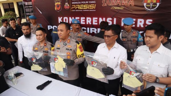 Polisi Gelar Konferensi Pers Ungkap Kasus Jambret yang Viral di Medsos di Cirebon