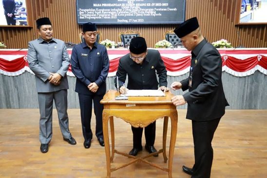 Rapat Paripurna, DPRD Kota Bandung Putuskan Raperda LKK, Penyusunan Propemperda, dan Tatib DPRD